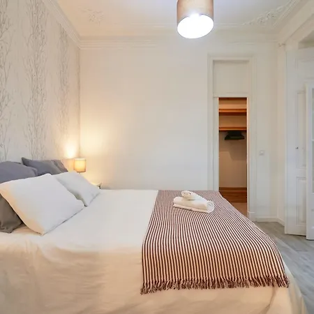 Spacious 3 Bedroom Downtown Appartement *
