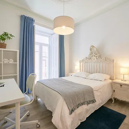 Spacious 3 Bedroom Downtown 리스본